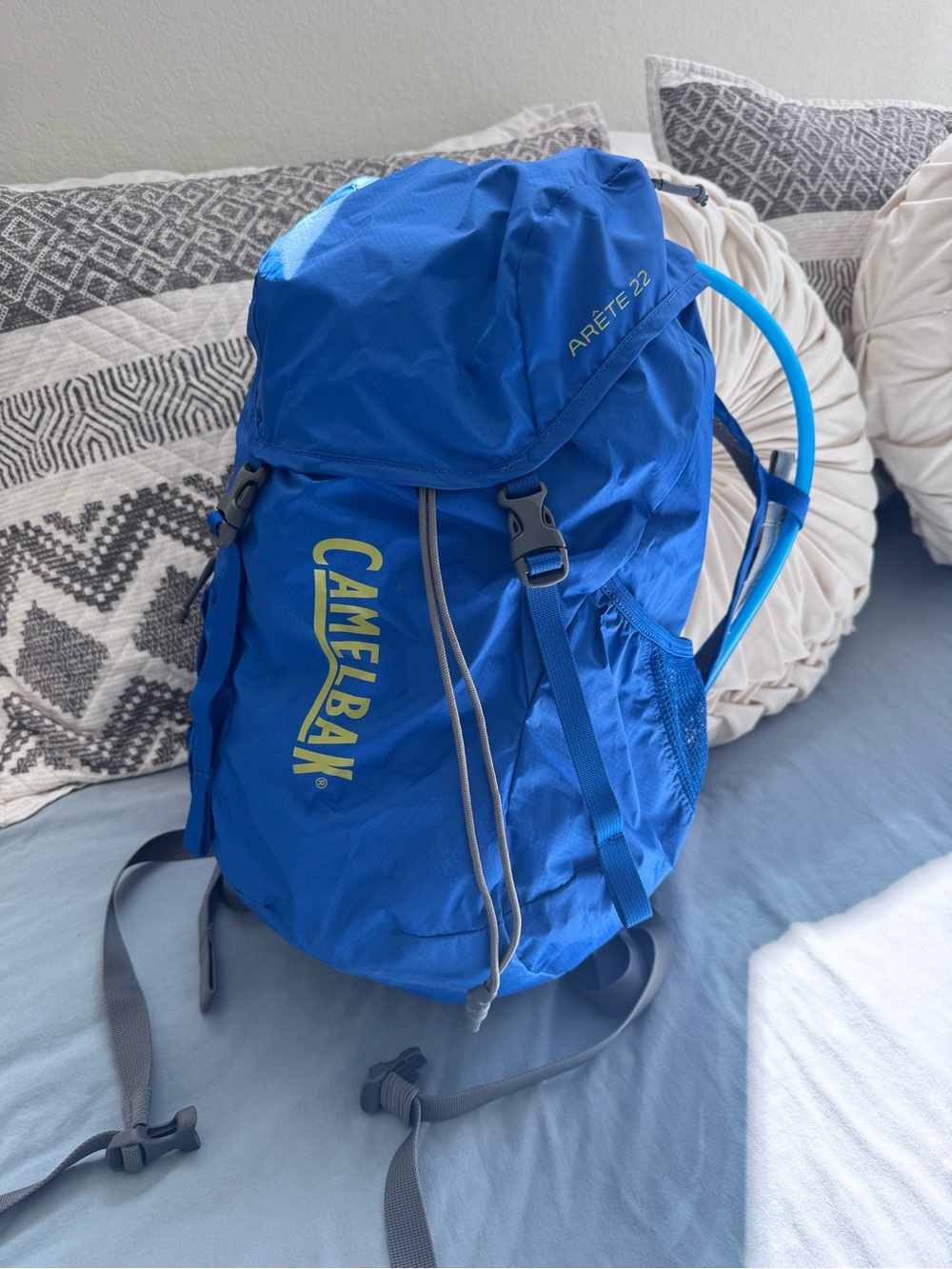 CamelBak Arête 22 Hydration Pack Backpack Blue 2.0L Antidote Bladder Included